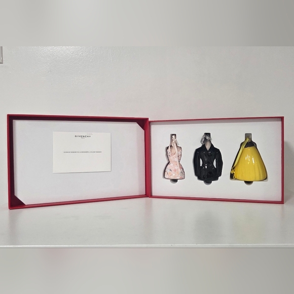 Givenchy 2025 CHRISTMAS ORNAMENTS. VIP RARE - Picture 9 of 10